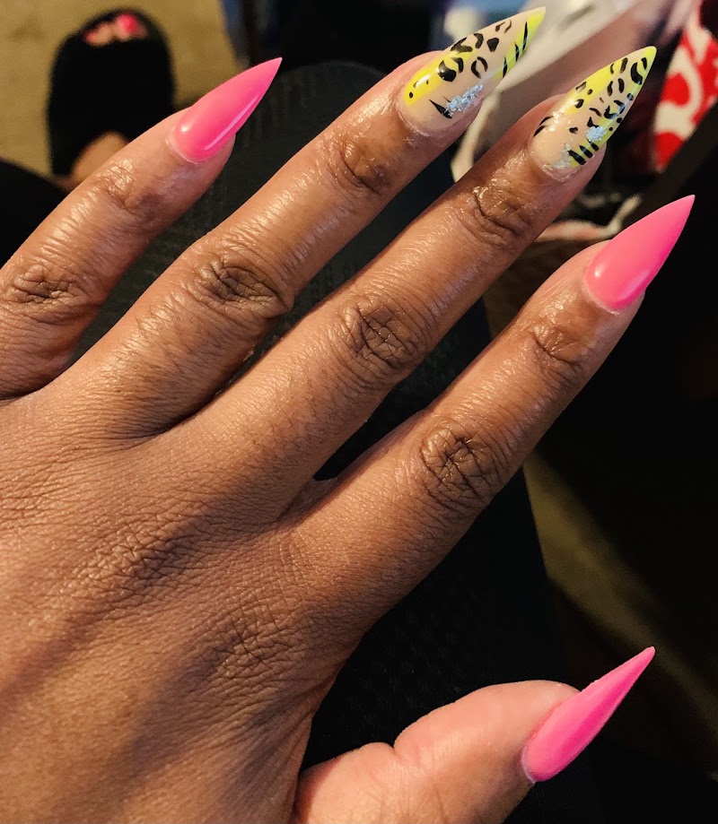 Daisy nails, nail salon in Collierville, TN, photo 3 of 10